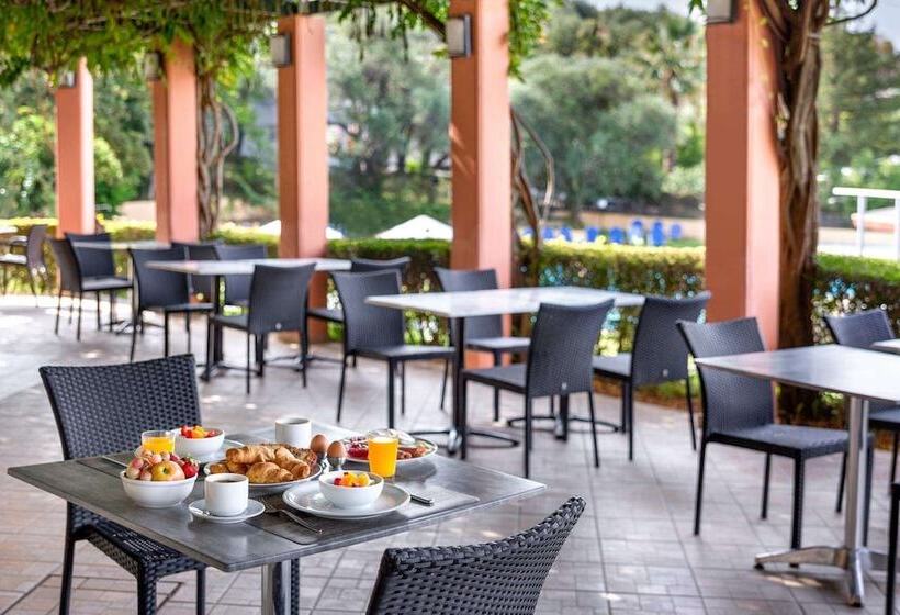 فندق Century Resort