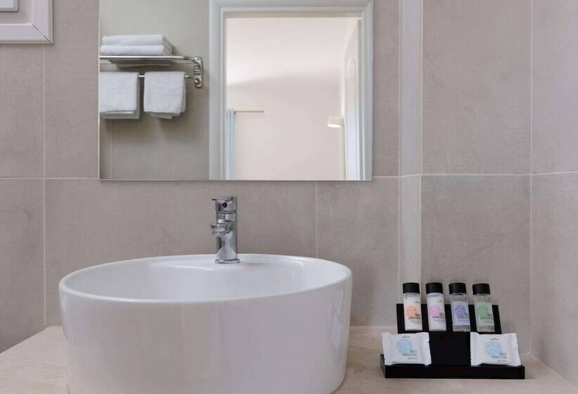 فندق Century Resort