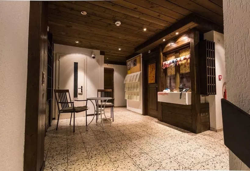 Hotel Hostel Walser