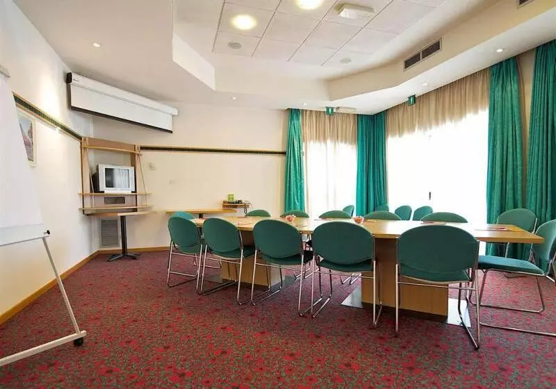 Отель Ibis Firenze Nord Aeroporto