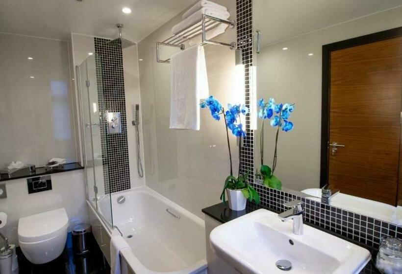 Wellington Hotel By Blue Orchid