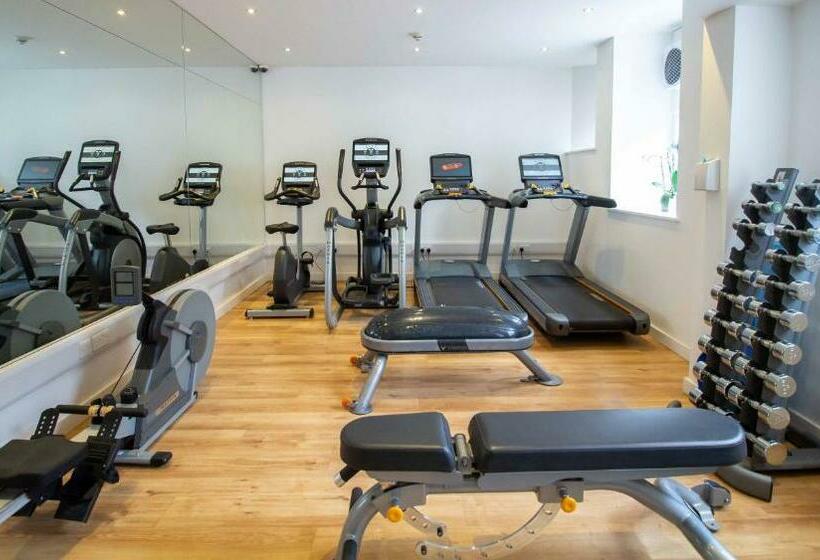 Wellington Hotel By Blue Orchid