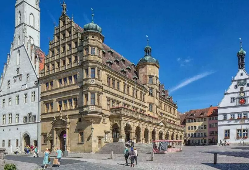 هتل Pleasure  By The Beach