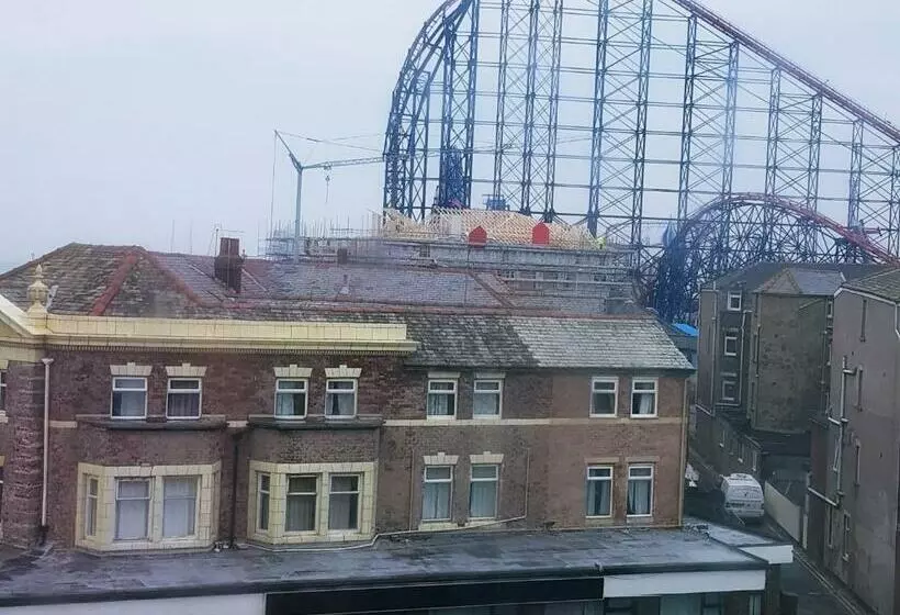 هتل Pleasure  By The Beach