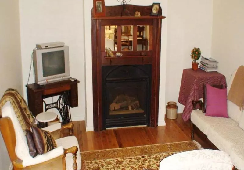 ホテル Albury Cottages