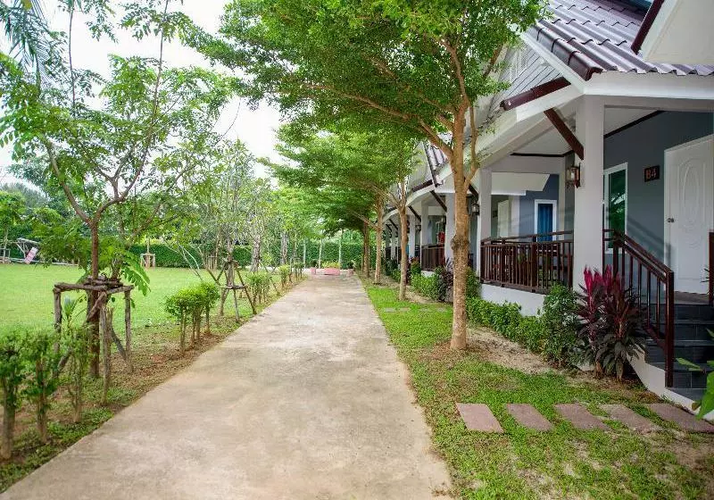 Hotelli B Banana Resort By Oyo Rooms
