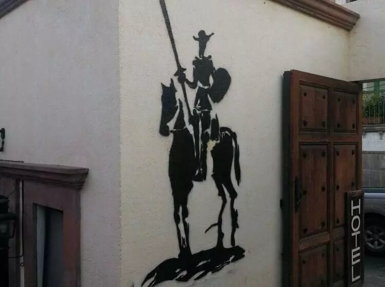 هتل El Mesón Del Quijote