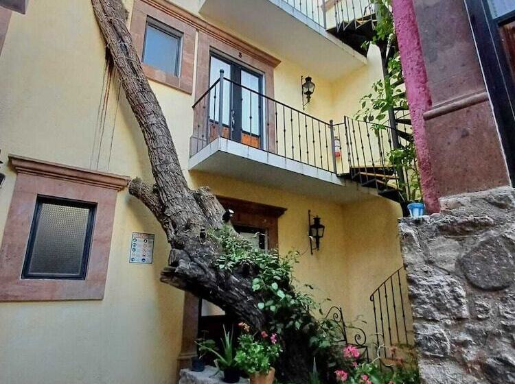 호텔 El Mesón Del Quijote