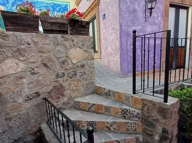 هتل El Mesón Del Quijote