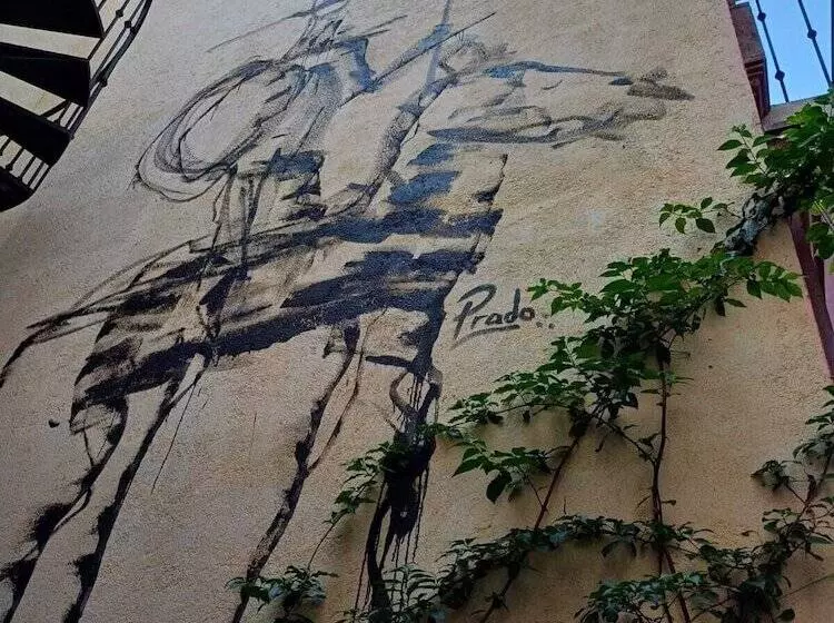 هتل El Mesón Del Quijote