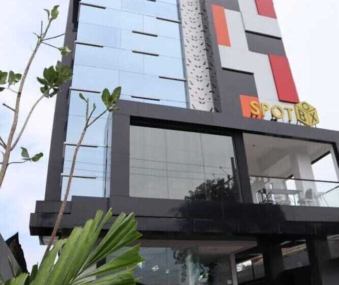 Hotel Front One Inn Kediri