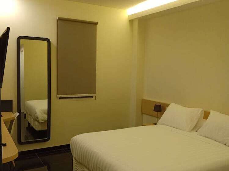 Hotel Front One Inn Kediri