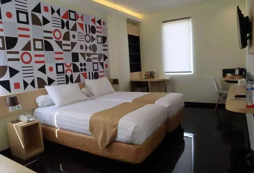 Hotel Front One Inn Kediri
