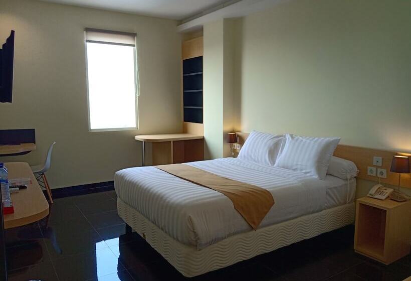 Hotel Front One Inn Kediri