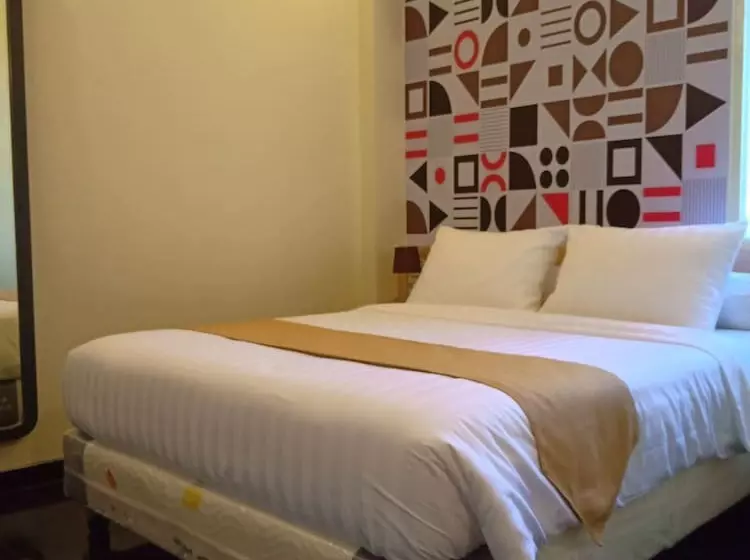 Hotel Front One Inn Kediri
