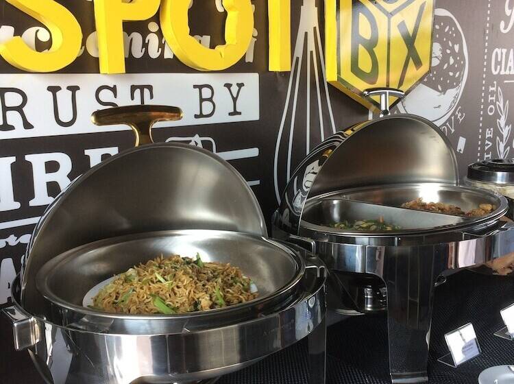 Hotel Front One Inn Kediri