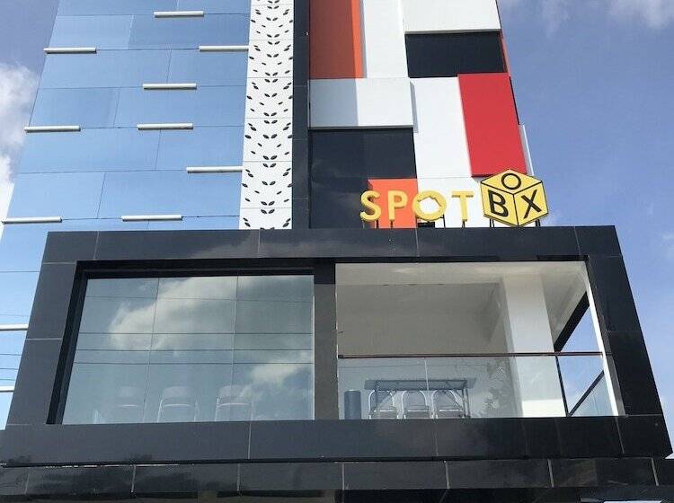 Hotel Front One Inn Kediri