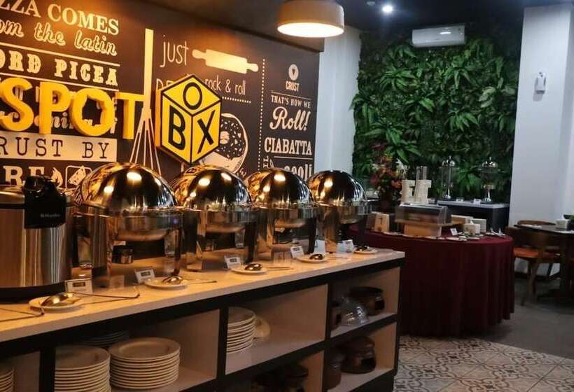 Hotel Front One Inn Kediri