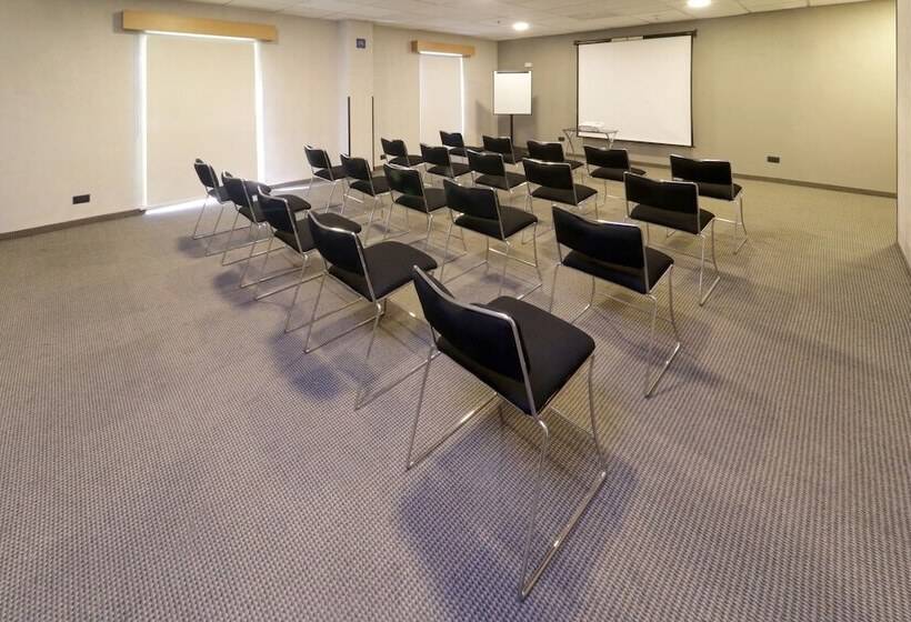 Szálloda City Express By Marriott Nuevo Laredo