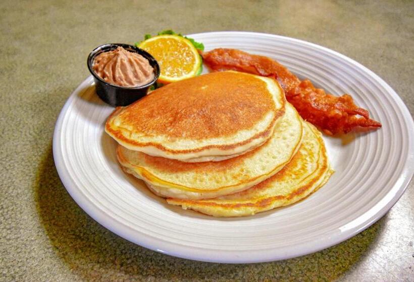 هتل Canad Inns Destination Centre Club Regent Casino