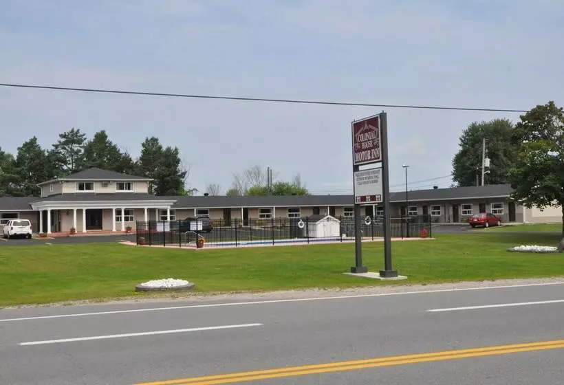 Hotelli Colonial House Motor Inn