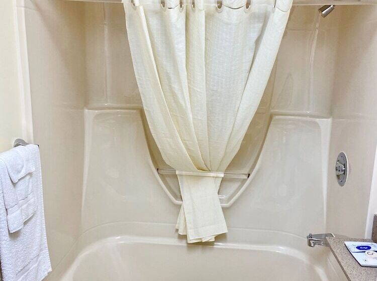 Отель Colonial House Motor Inn