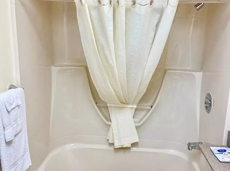 Hotelli Colonial House Motor Inn