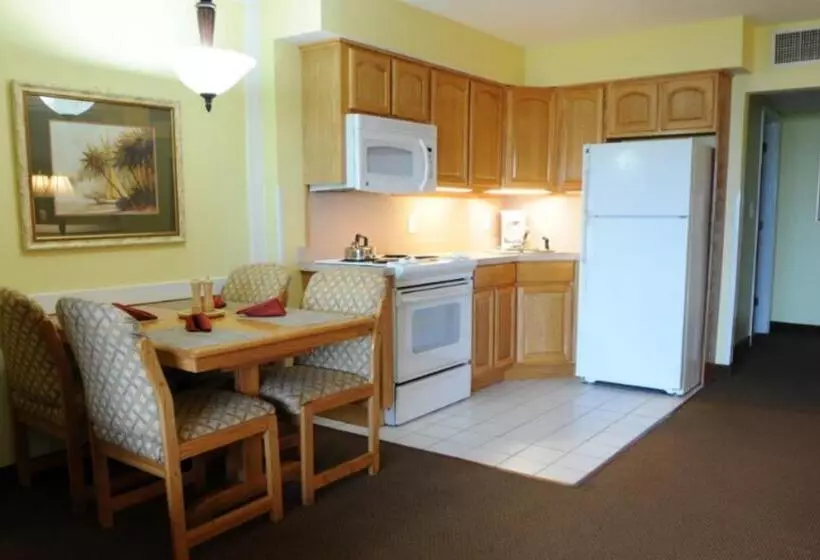 هتل Destin Holiday Beach Resort