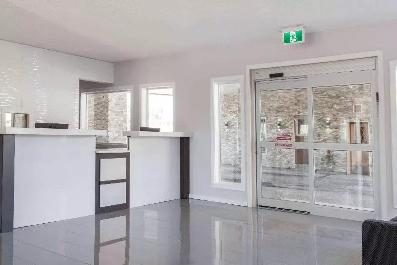 호텔 Econo Lodge Inn & Suites