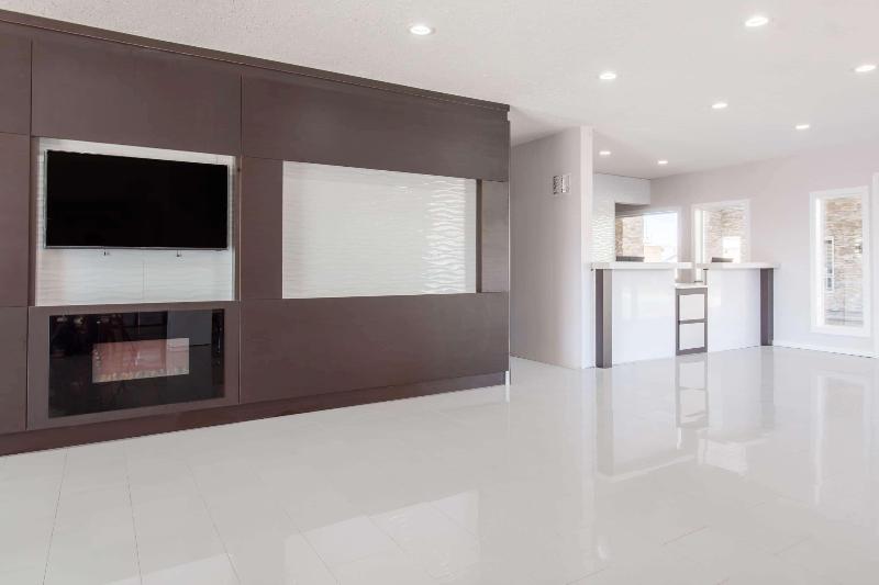 هتل Econo Lodge Inn & Suites