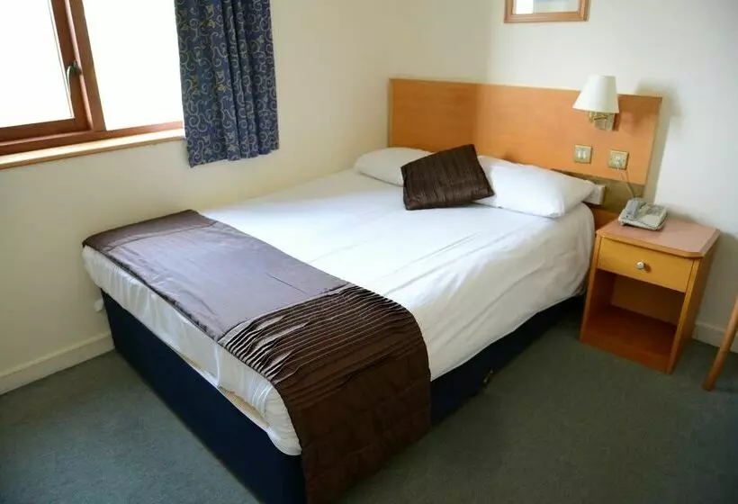 Отель Eynsham Hall