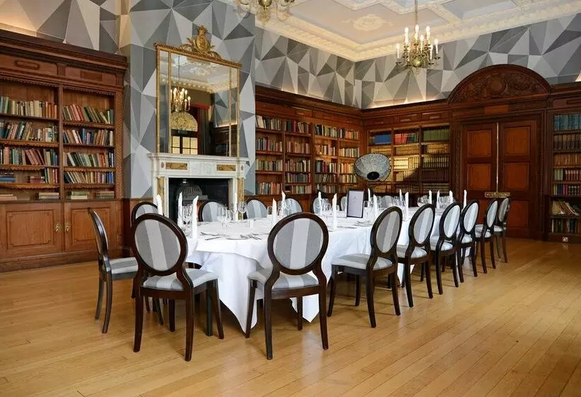 Отель Eynsham Hall