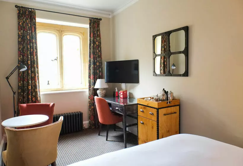 Отель Eynsham Hall