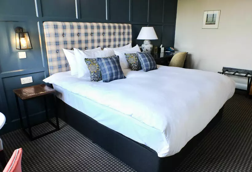 Отель Eynsham Hall