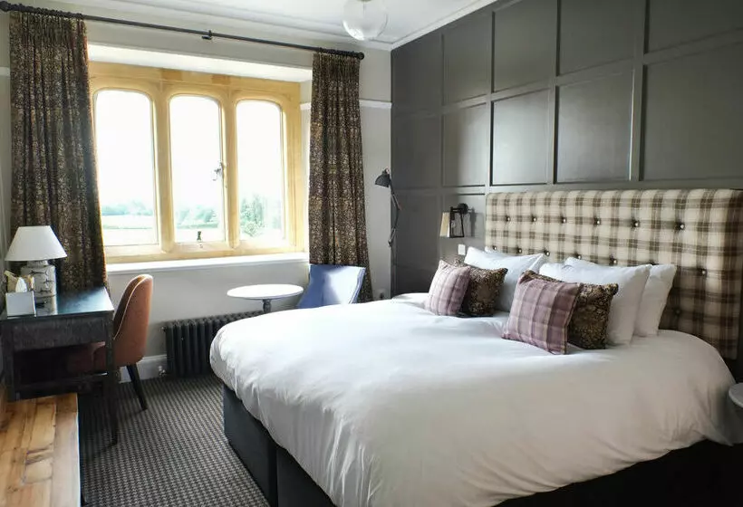 Отель Eynsham Hall