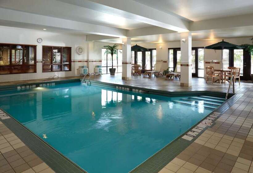 هتل Hampton Inn & Suites By Hilton Montreal Dorval