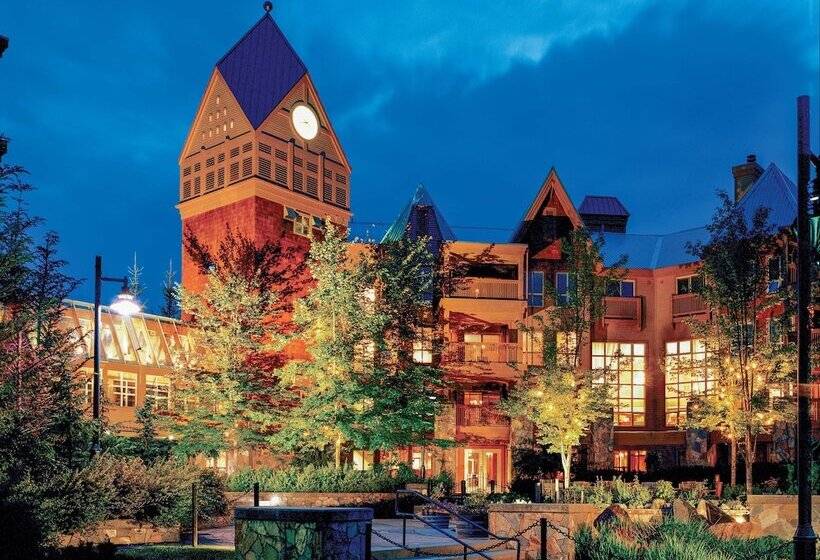 هتل Hilton Grand Vacations Club Whistler