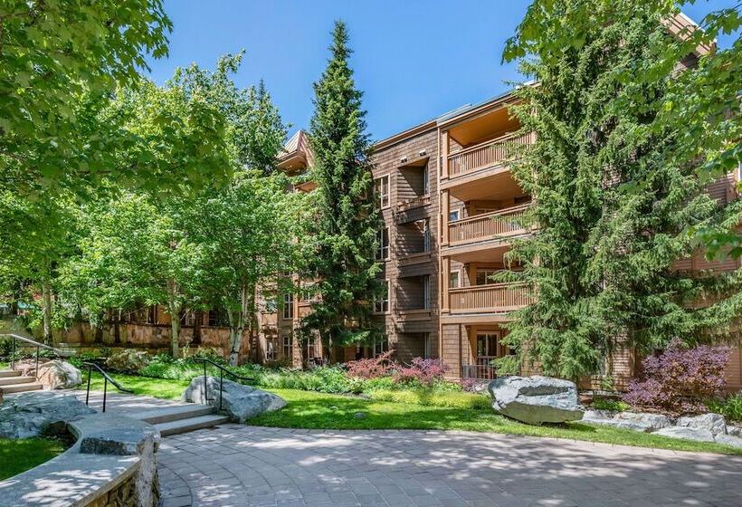 هتل Hilton Grand Vacations Club Whistler