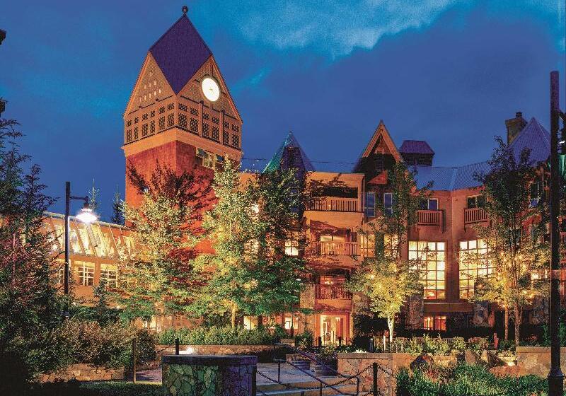 هتل Hilton Grand Vacations Club Whistler