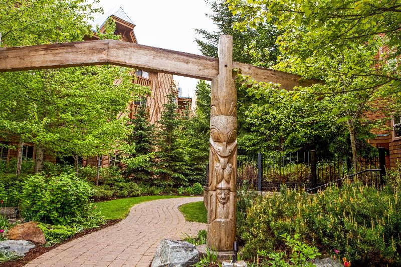 هتل Hilton Grand Vacations Club Whistler