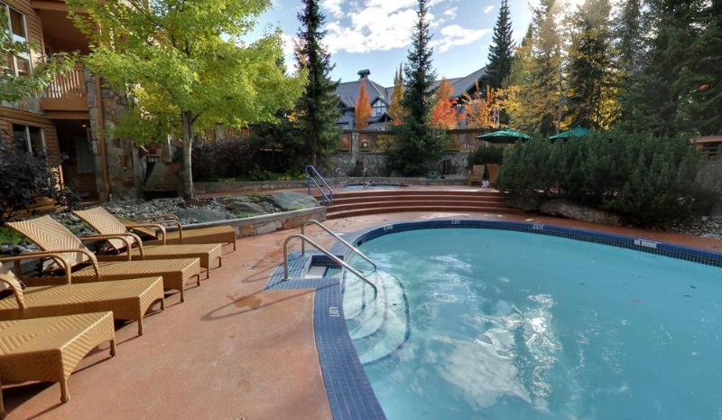 هتل Hilton Grand Vacations Club Whistler