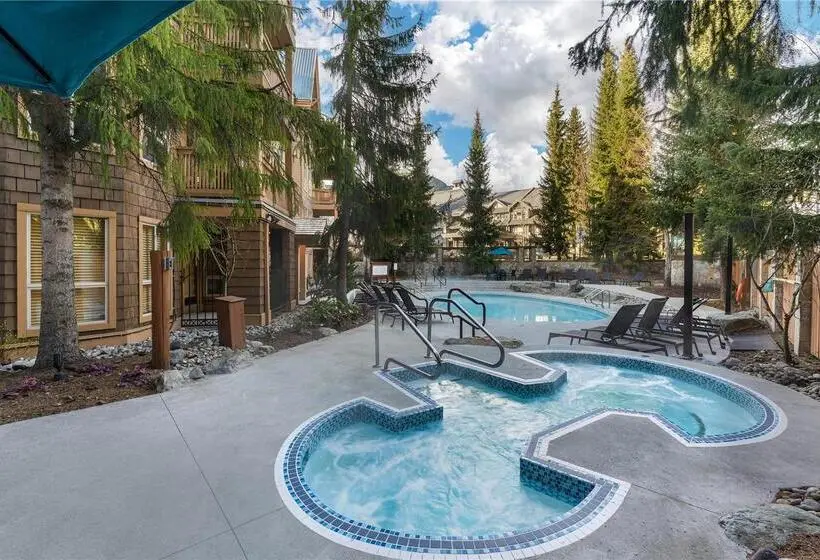 ホテル Hilton Grand Vacations Club Whistler