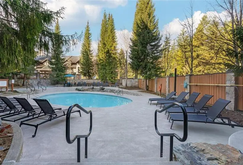 ホテル Hilton Grand Vacations Club Whistler
