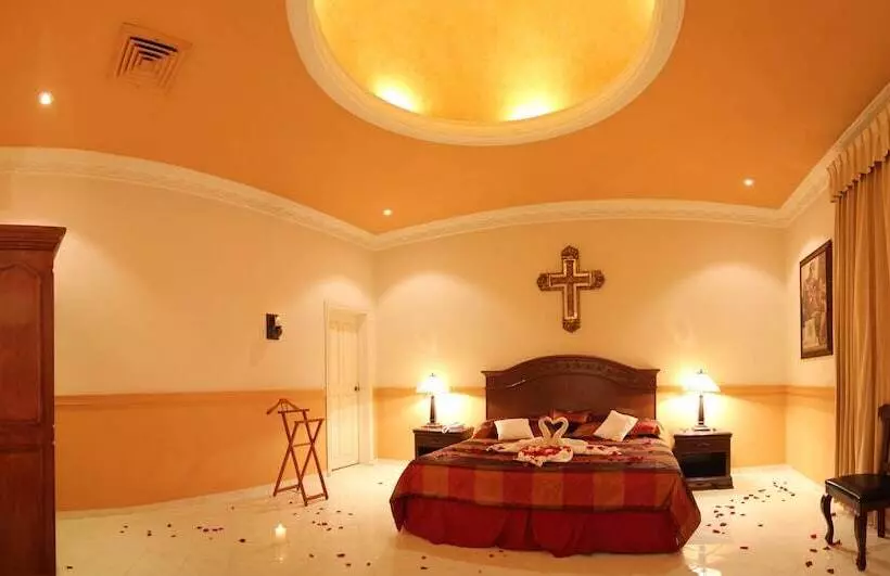 هتل Boutique La Mision De Fray Diego