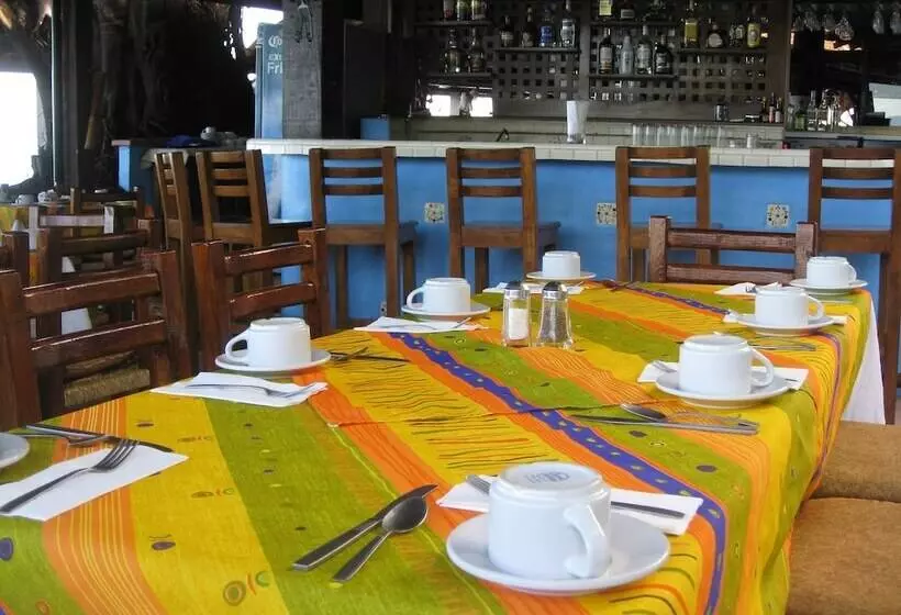 Отель Lindo Mar Resort