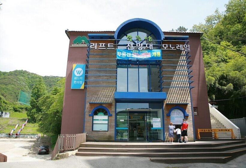 Hotel Mudeung Park