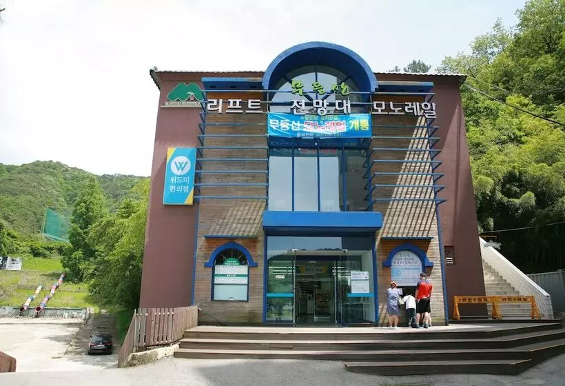 Отель Mudeung Park