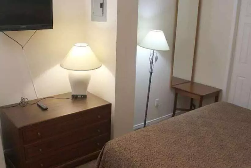 هتل Niagara Inn & Suites