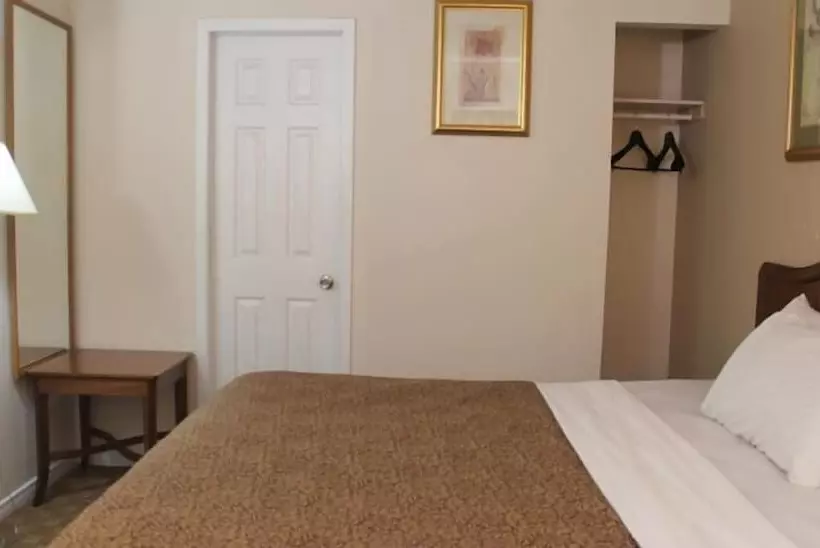 هتل Niagara Inn & Suites