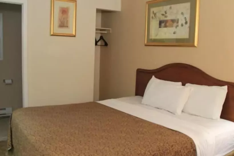 هتل Niagara Inn & Suites
